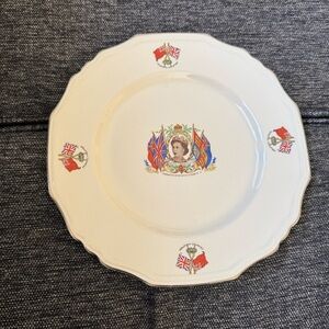 Elegant Cream Decorative Plate with British Motif